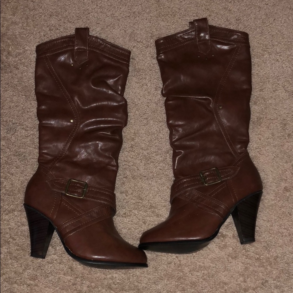 Brown boots w/ heel